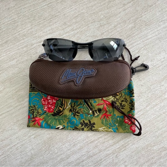 Maui Jim Makaha MJ-405-02 Polarized Sunglasses - Picture 7 of 16